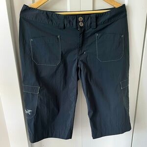 Arc'teryx Womens Sz 12 Rampart Nylon Cargo Long Shorts Hiking Dark Blue